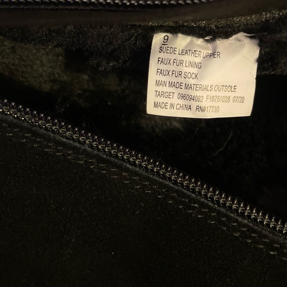 Never worn before Women’s UGGS Mid calf highrise black suede winter boots size 9 - Picture 2 of 8